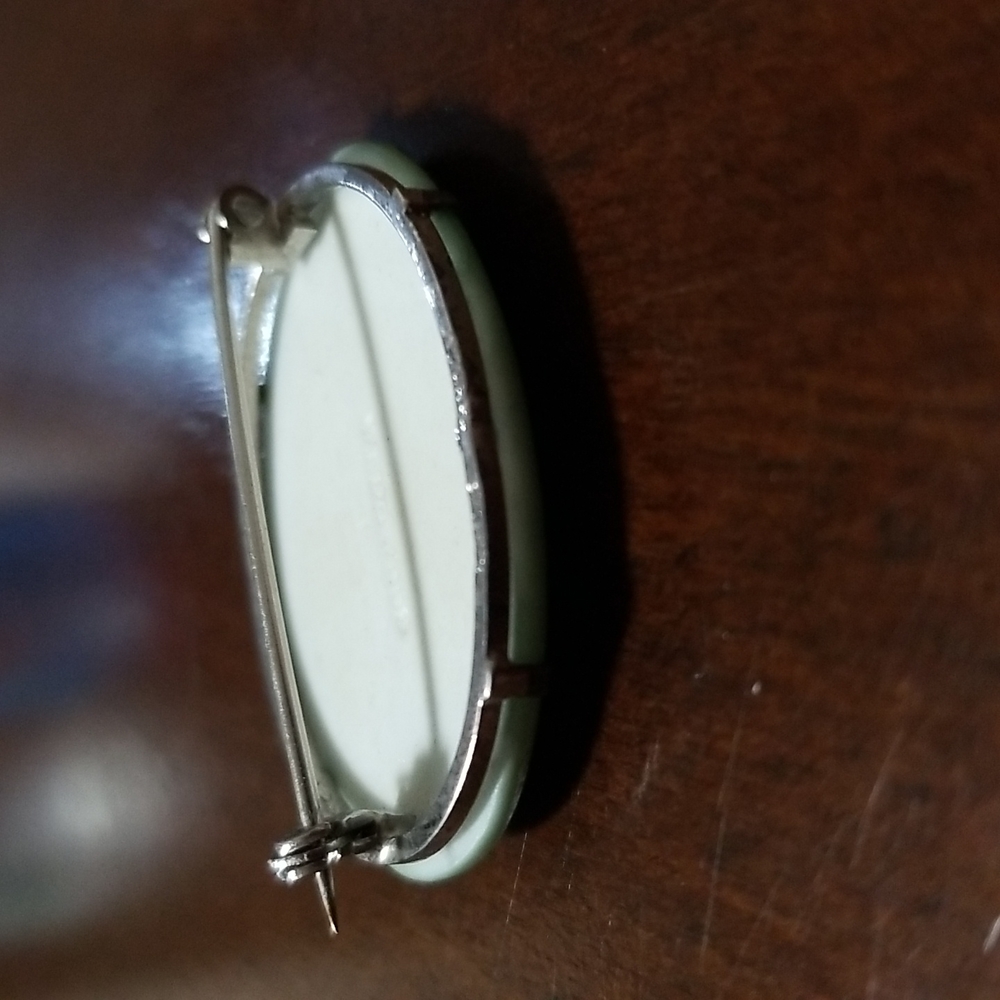 Wedgwood Antique Jasperware Dip Green Brooch - Picture 7 of 9